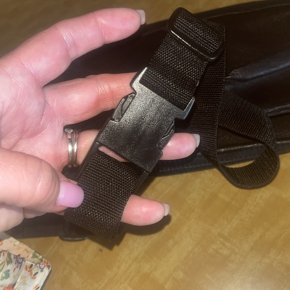 Eddie Bauer black Belt Bag w/ Adjustable Strap & Zippered Compartments - Picture 5 of 8